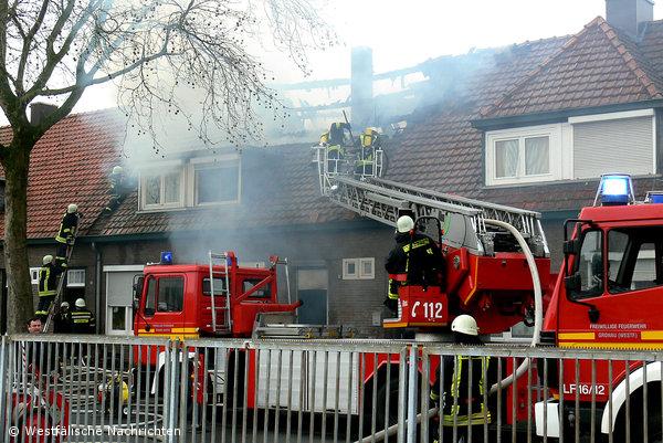 Grossbrand: Reihenhauswohnung geht in Flammen auf
