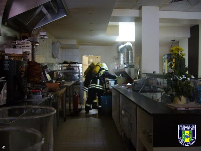 Brennt Friteuse in Gaststätte