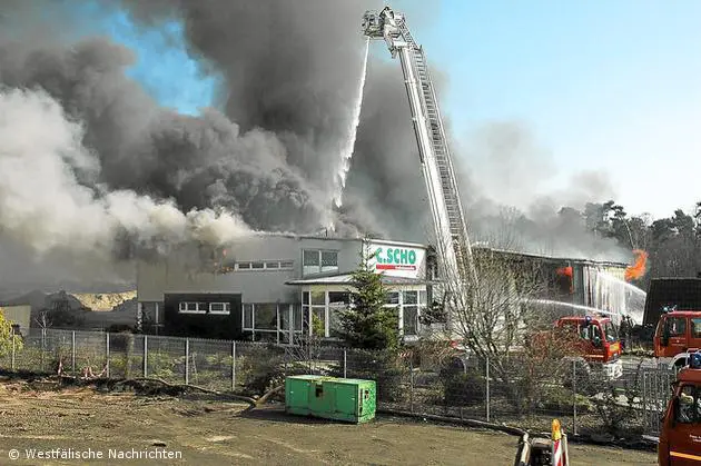 Großbrand in Ochtrup – Drehleiter wird angefordert