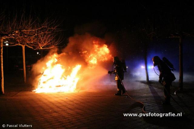 Kleineinsätze,Fahrzeugbrand und Heckenbrand