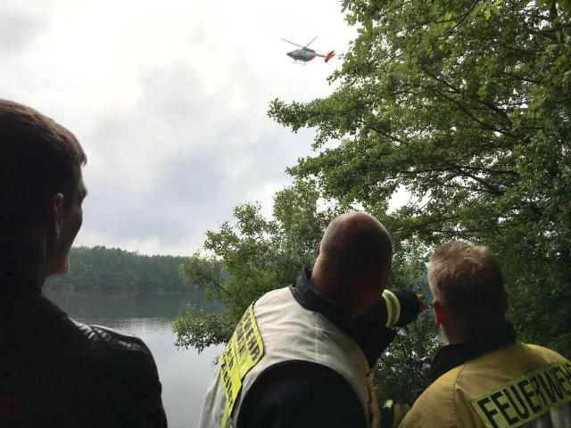 Taucher der Feuerwehr Gronau finden Leiche im Baggersee in Heek