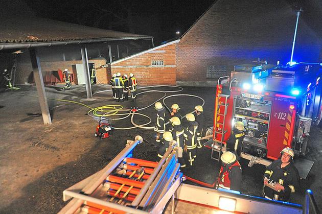 Strohballen in Brand geraten