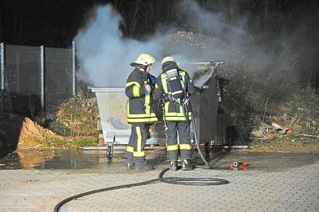 Feuer groß war nur ein Containerbrand