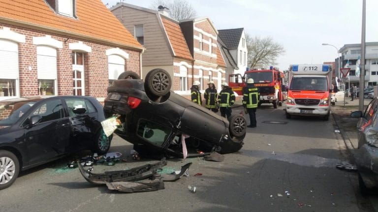 Feuerwehr als Erste beim Unfall vor Ort