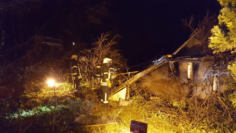 Gartenhütte brannte an der Ahauser Straße