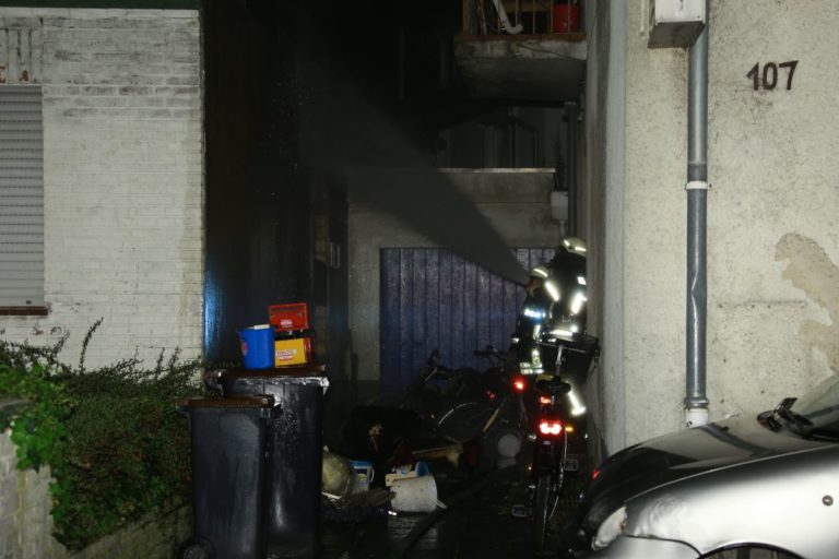 Brannte Sofa und Unrat auf der August-Hahn-Straße