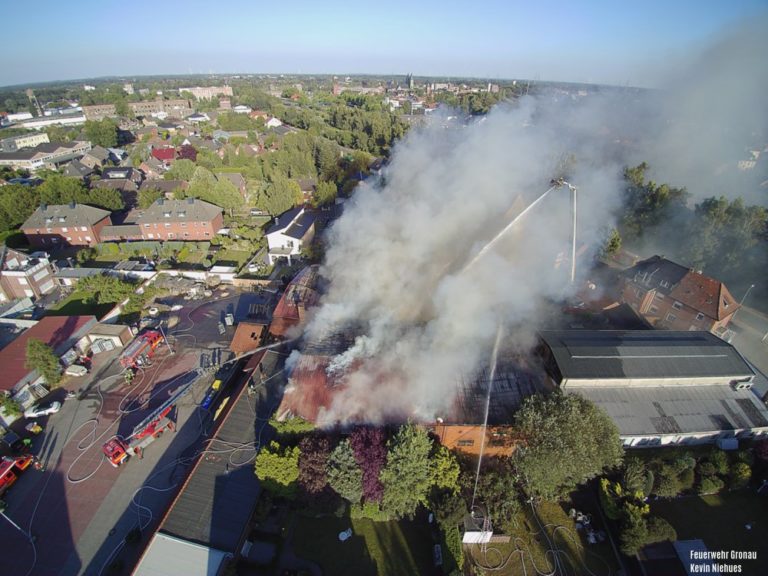 Großbrand an der Brookstraße forderte alle Kräfte der Feuerwehr