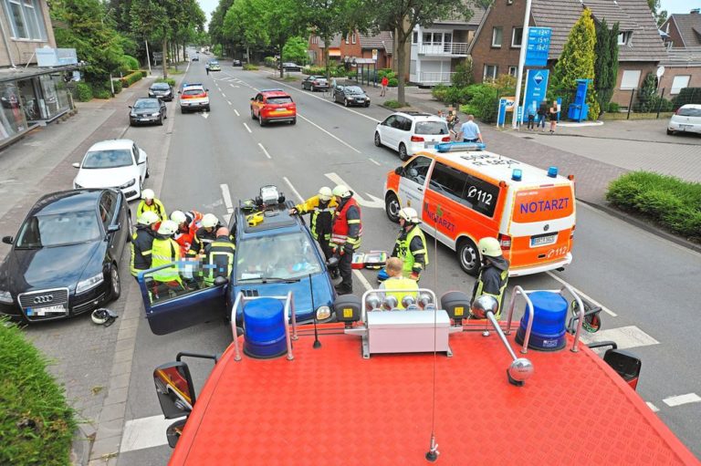 Autofahrerin bei Unfall schwer verletzt