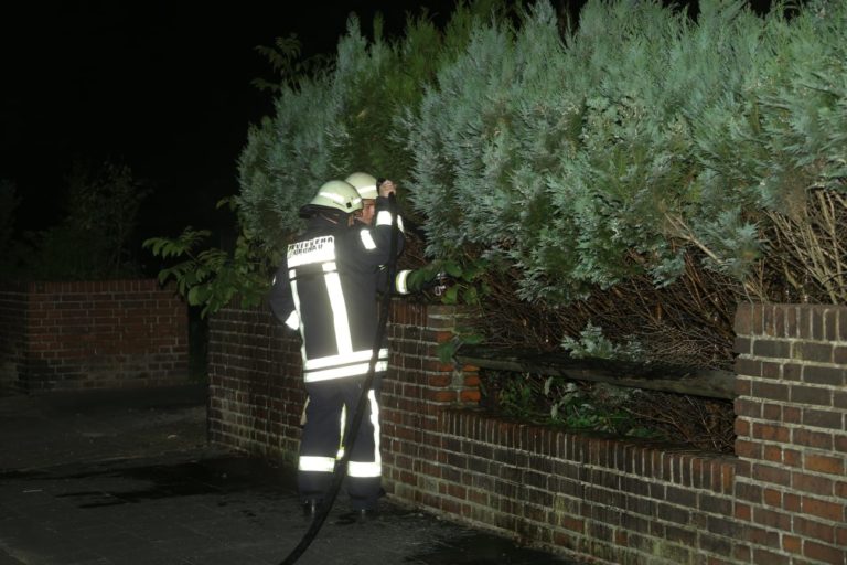 Heckenbrand an der Enscheder Straße