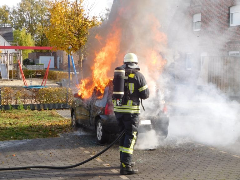 PKW brannte in voller Ausdehnung