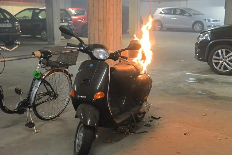 Motorroller brannte in Tiefgarage