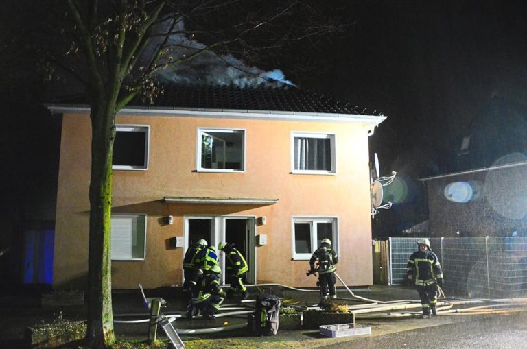 Dachstuhlbrand an der “Kleinen Brookstraße”