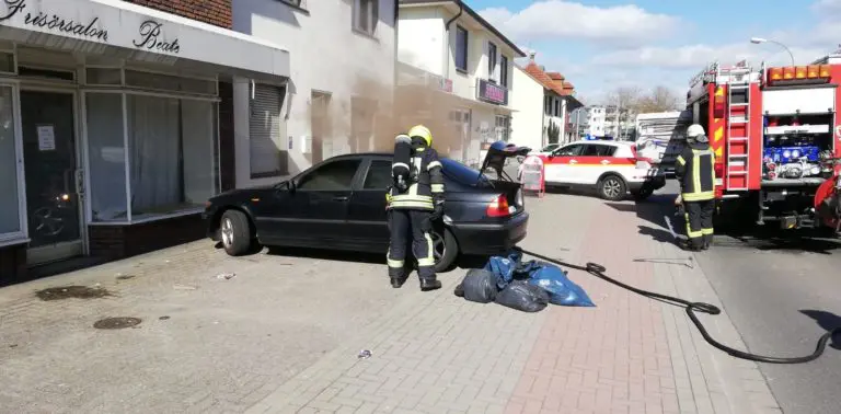 PKW brannte auf der Vereinsstraße