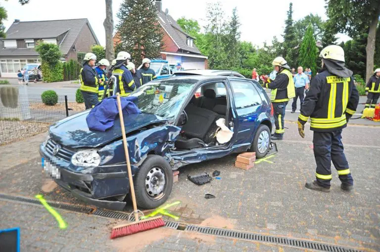 Patientengerechte Rettung nach Verkehrsunfall auf der Gildehauser Straße