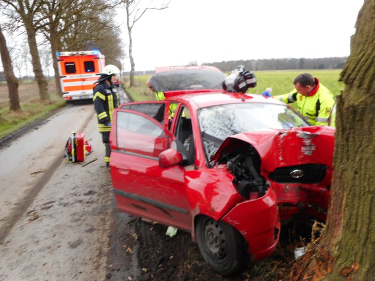 Tödlicher Verkehrsunfall im Lasterfeld