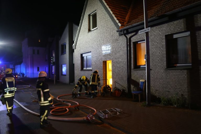Flammen zerstören Wohnhaus
