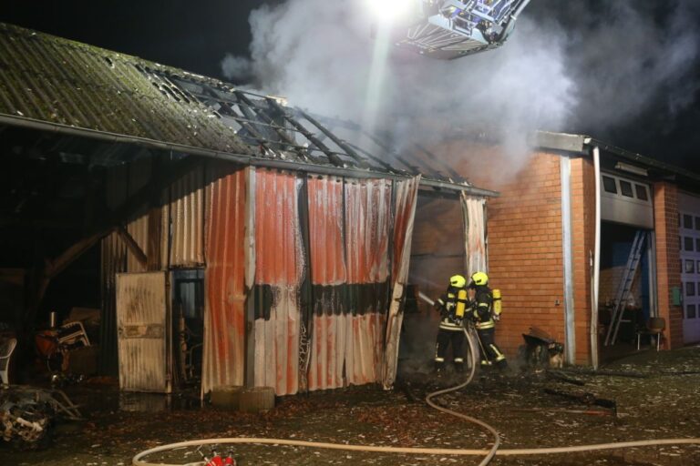 Brand in einer Remise am Tieker Damm