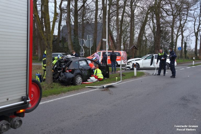Zwei Einsätze der Feuerwehr durch Verkehrsunfälle