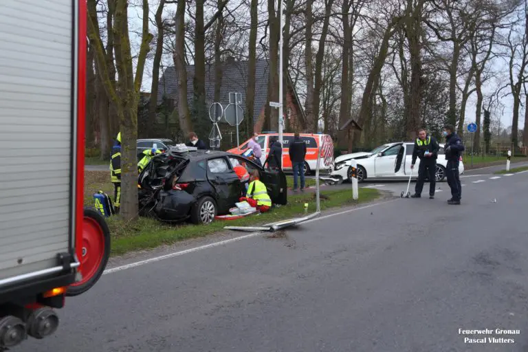 Zwei Einsätze der Feuerwehr durch Verkehrsunfälle