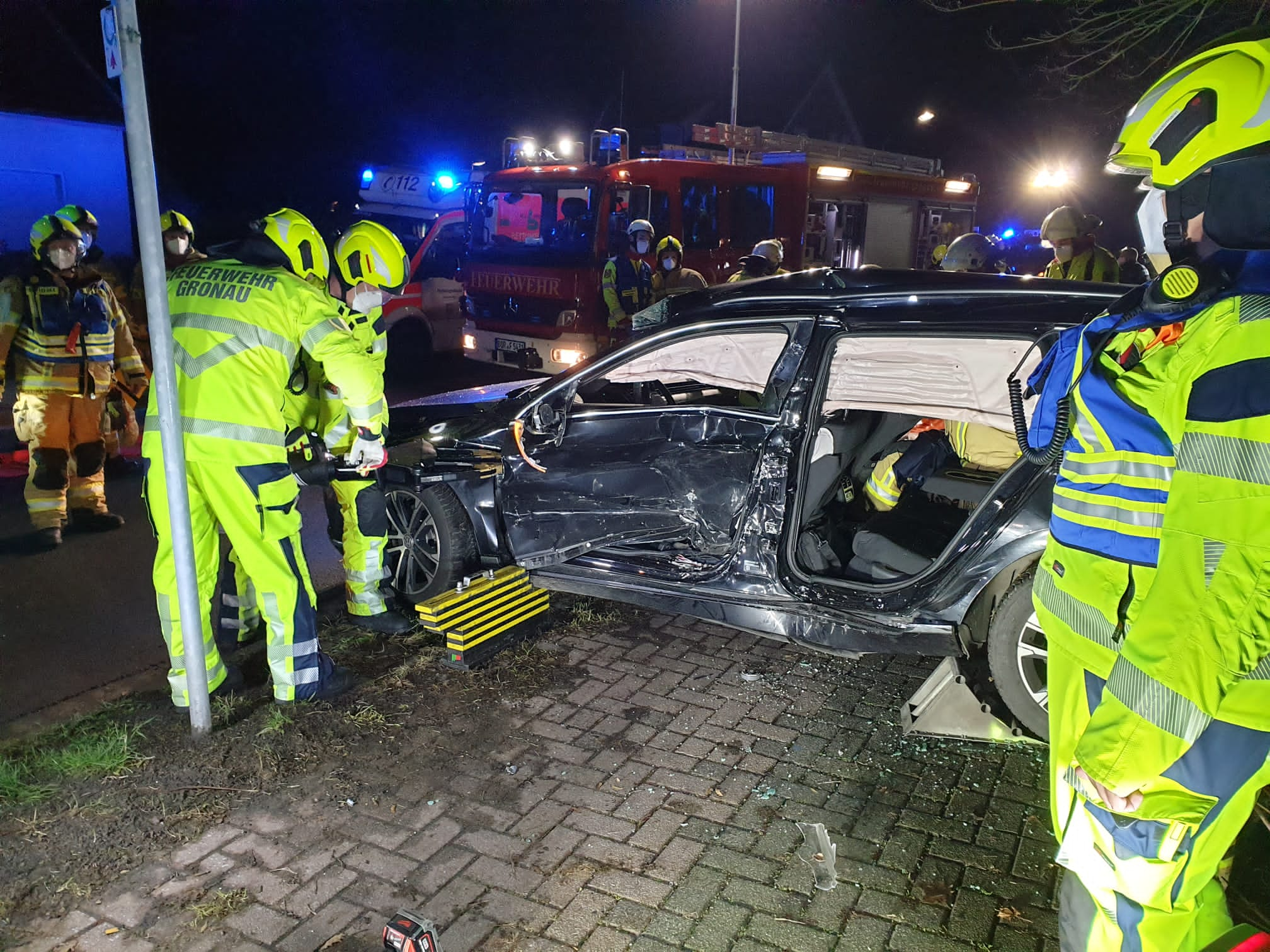 Verkehrsunfall P_klemmt Mit Zwei Verletzten – Feuerwehr Gronau