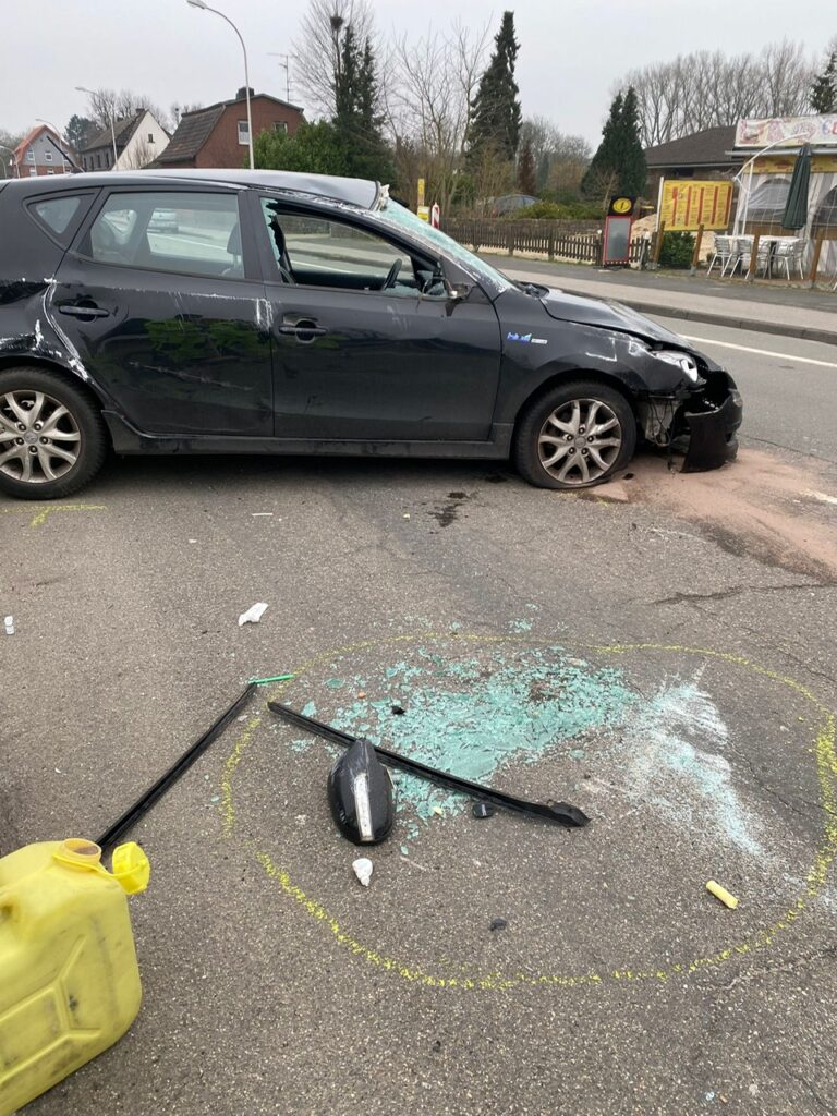 Verkehrsunfall auf Enscheder Straße und Brandmeldeanlage auf der Laubstiege