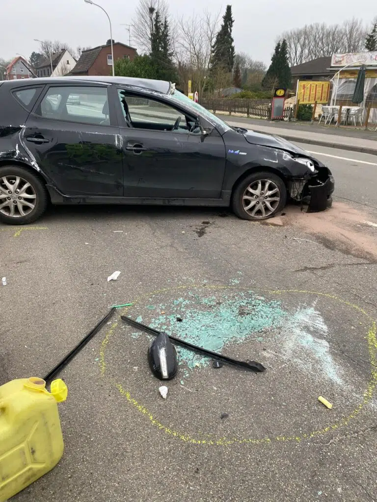 Verkehrsunfall auf Enscheder Straße und Brandmeldeanlage auf der Laubstiege