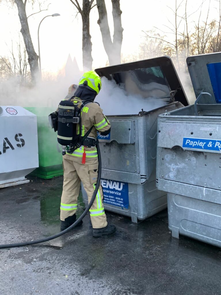 Papiercontainer an der Hörster Straße brannte
