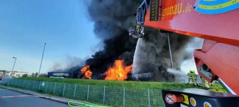 Großbrand in Ochtrup und gleichzeitiger Einsatz in Gronau