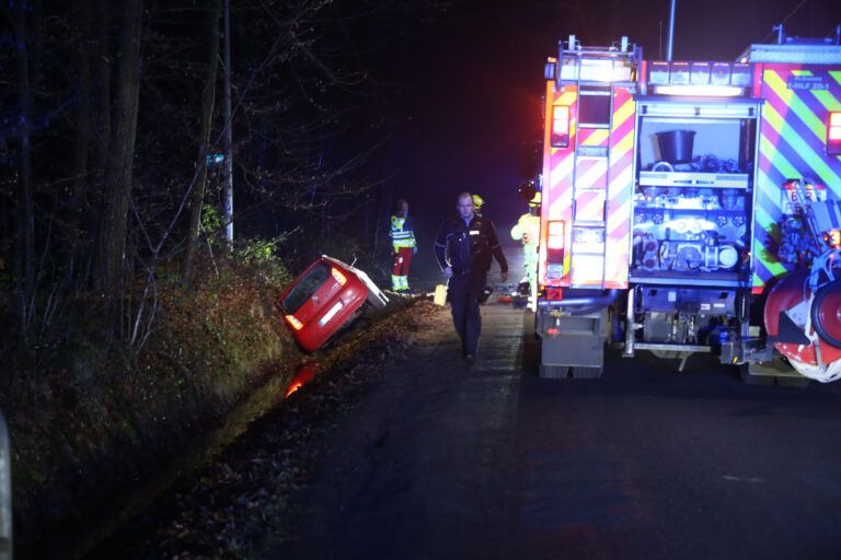 Alleinunfall auf dem Schöttelkotter Damm in Gronau mit 5 Verletzten